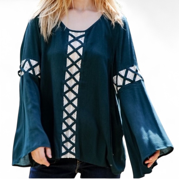 Lace Inlet Detail Top - Picture 5 of 16